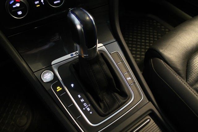 2019 VOLKSWAGEN GOLF - 16
