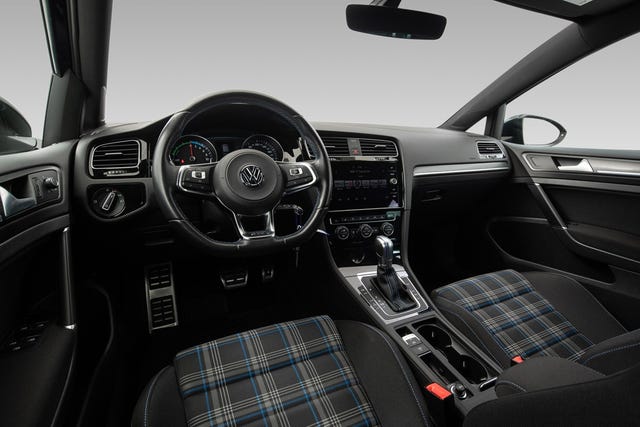 2018 VOLKSWAGEN GOLF - 18