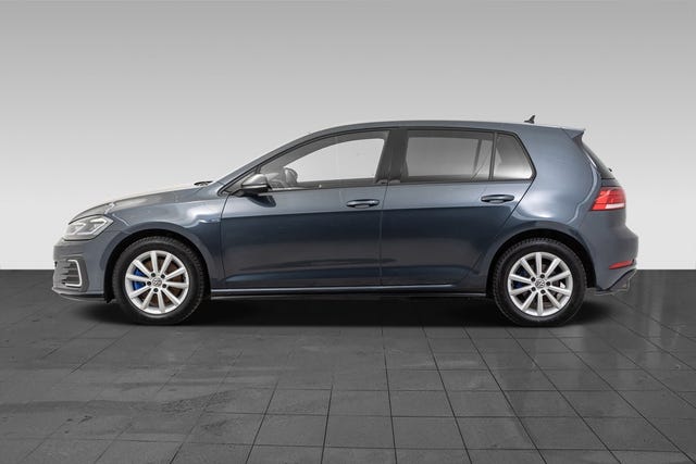 WVWZZZAUZJW805829 2018 VOLKSWAGEN GOLF-3