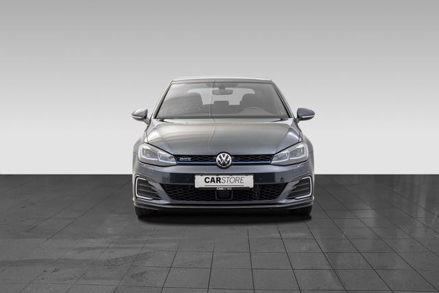 WVWZZZAUZJW805829 2018 VOLKSWAGEN GOLF-1