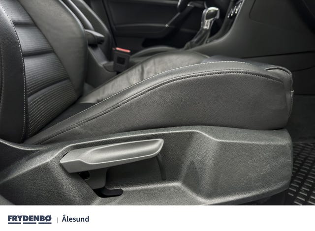 2018 VOLKSWAGEN GOLF - 32