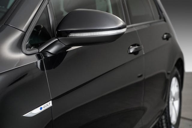 2018 VOLKSWAGEN GOLF - 10
