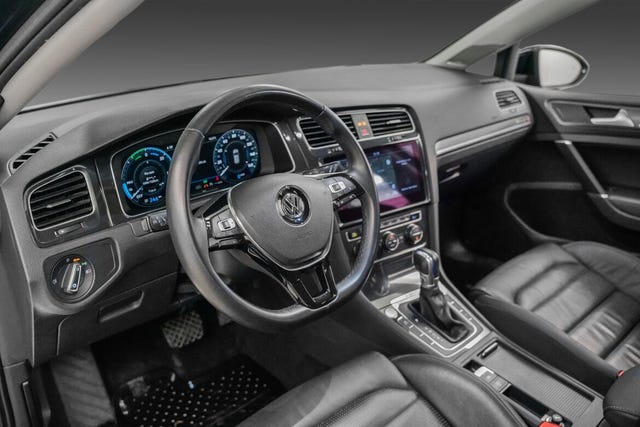 2018 VOLKSWAGEN GOLF - 21