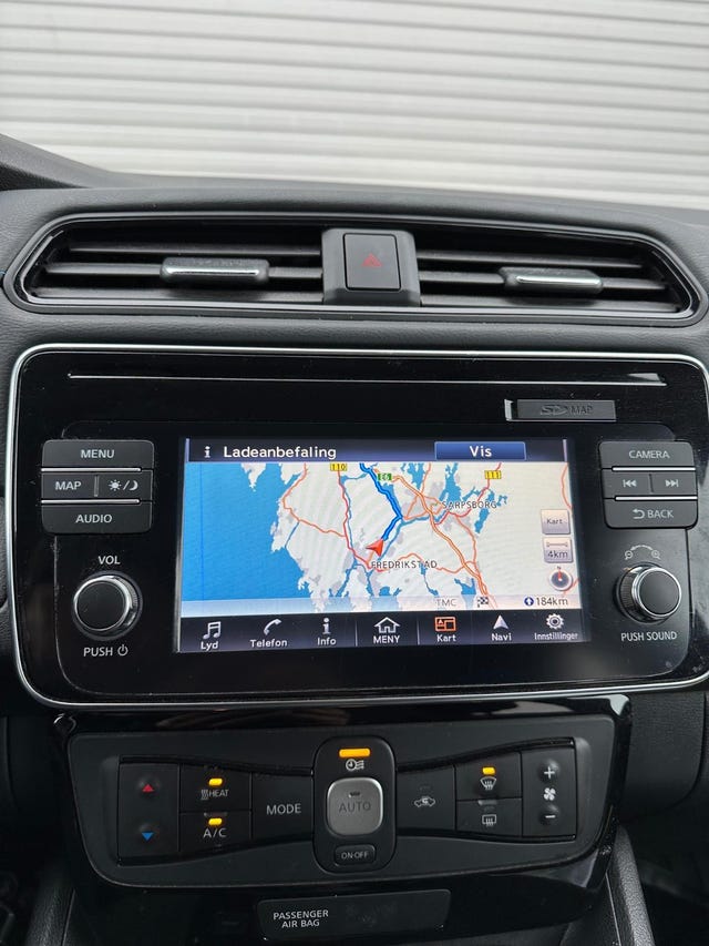 2018 NISSAN LEAF - 12