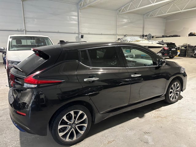 2022 NISSAN LEAF - 11