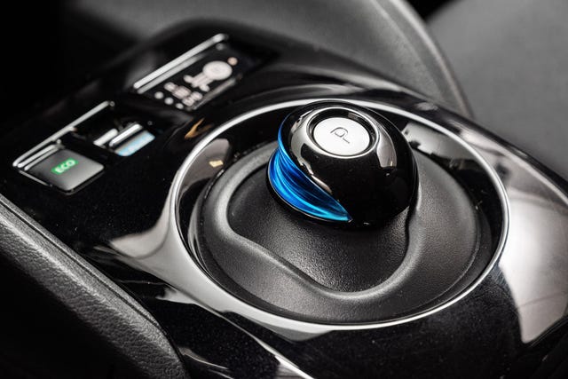 2022 NISSAN LEAF - 16