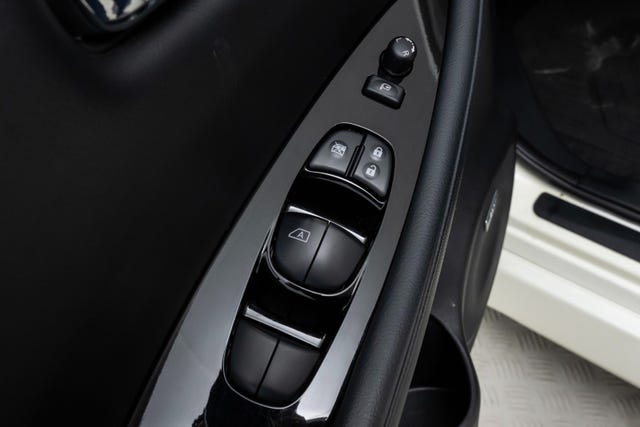 2020 NISSAN LEAF - 28