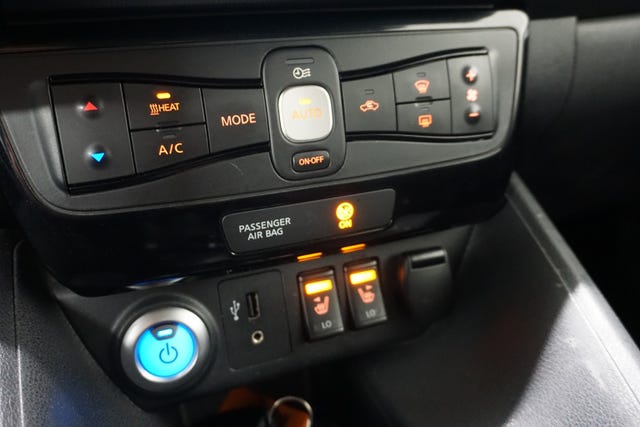 2018 NISSAN LEAF - 18