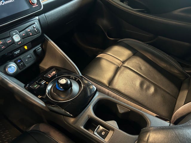 2018 NISSAN LEAF - 28