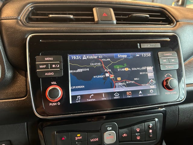 2018 NISSAN LEAF - 24