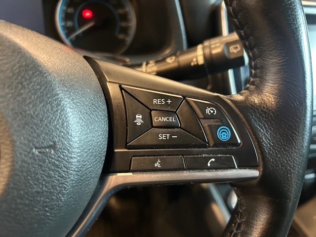 2018 NISSAN LEAF - 18