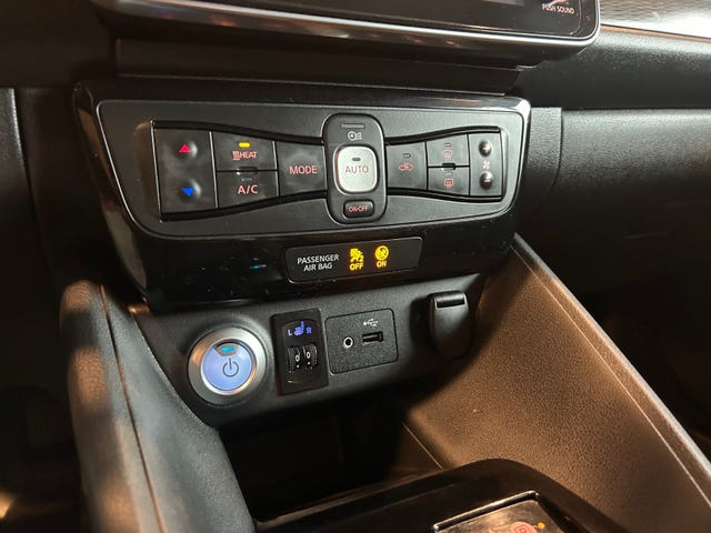 2018 NISSAN LEAF - 29