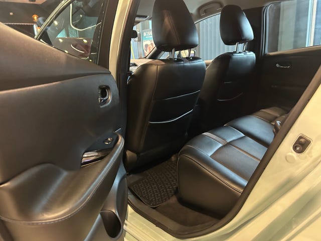 2018 NISSAN LEAF - 32