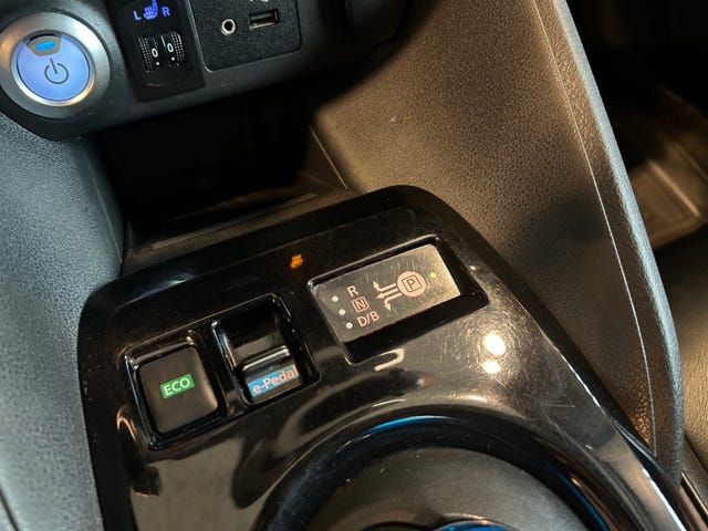 2018 NISSAN LEAF - 31