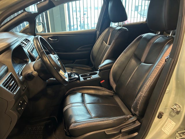 2018 NISSAN LEAF - 12