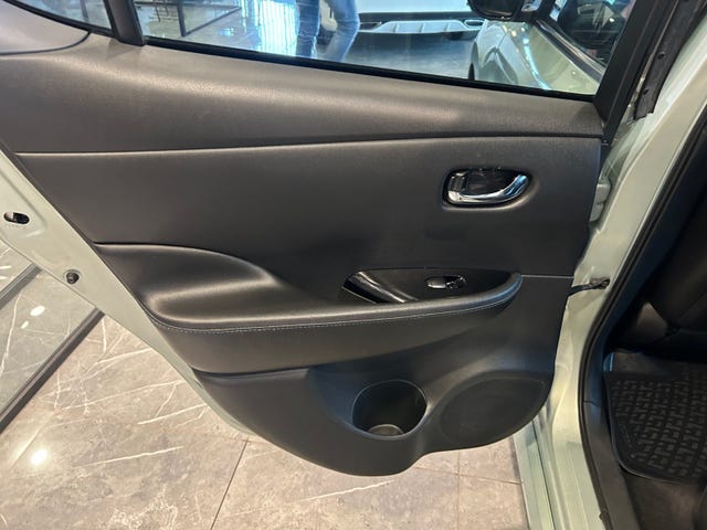 2018 NISSAN LEAF - 33