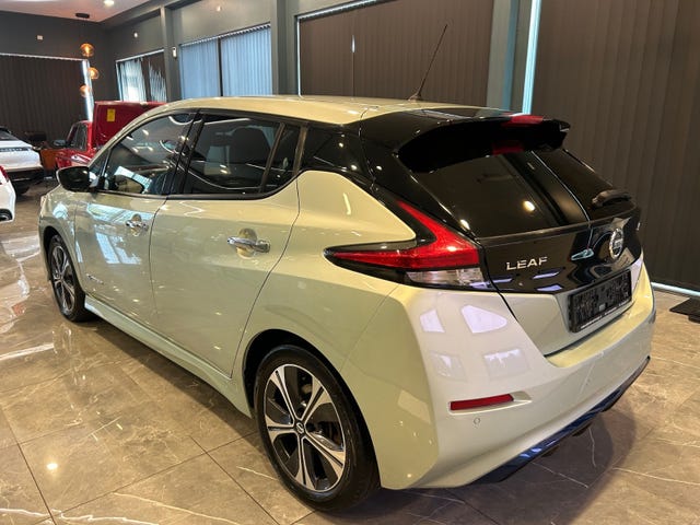 2018 NISSAN LEAF - 9