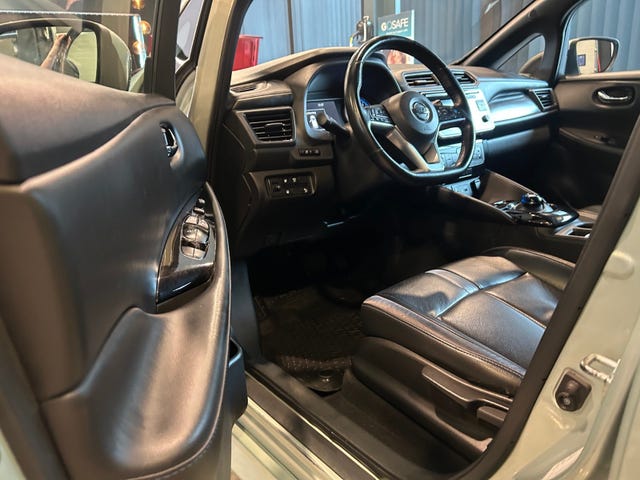2018 NISSAN LEAF - 10