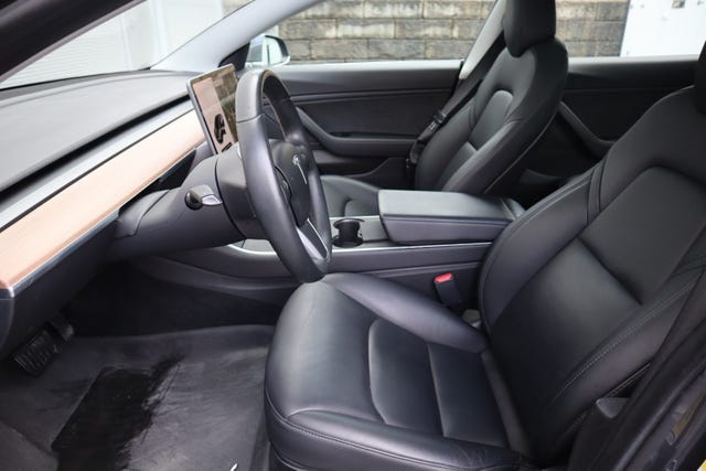 5YJ3E7EB2KF455549 2019 TESLA MODEL 3-5