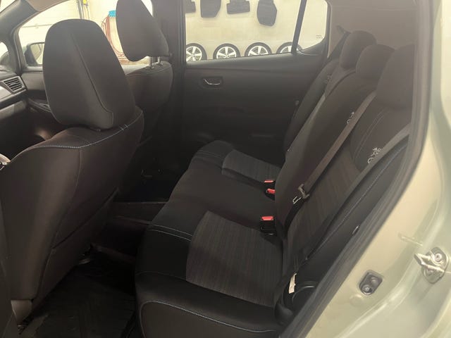 2018 NISSAN LEAF - 17