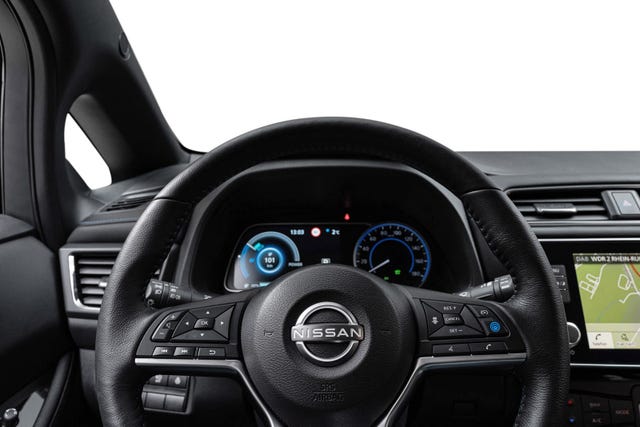 2022 NISSAN LEAF - 10