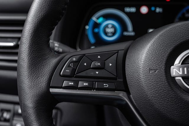 2022 NISSAN LEAF - 11