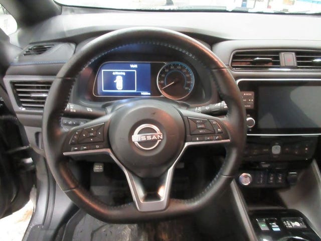 2022 NISSAN LEAF - 10