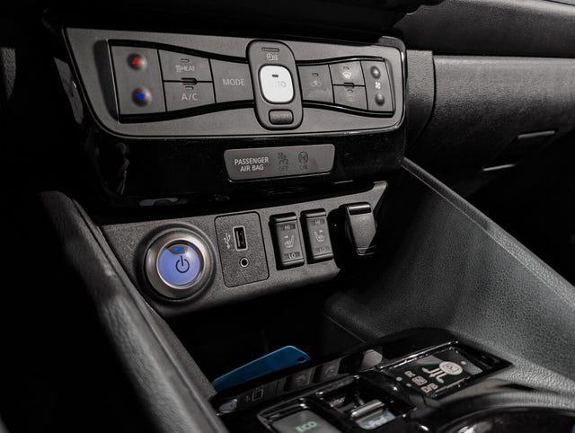 2020 NISSAN LEAF - 25