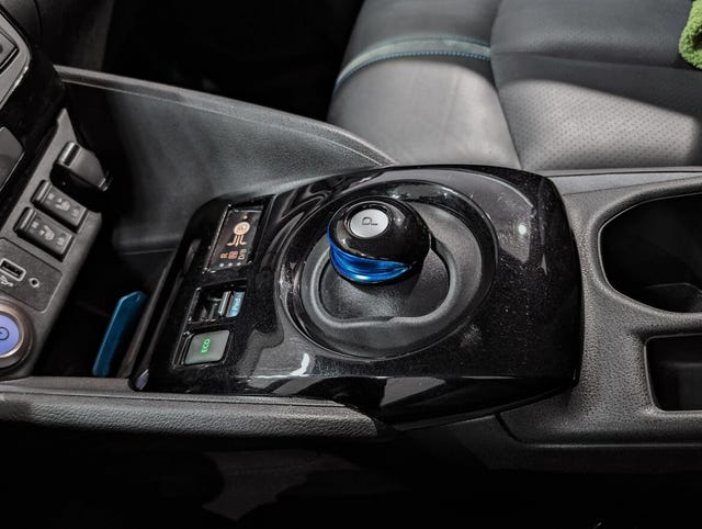 2020 NISSAN LEAF - 24