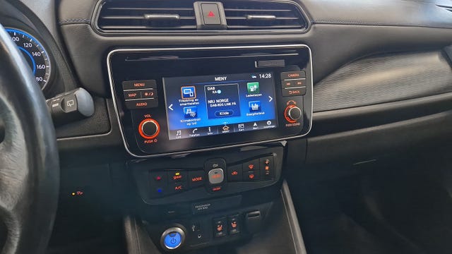 2018 NISSAN LEAF - 12