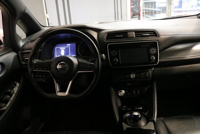 2018 NISSAN LEAF - 11