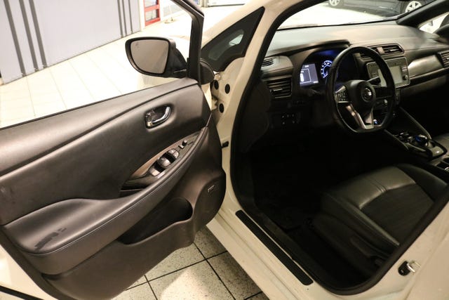 2018 NISSAN LEAF - 9