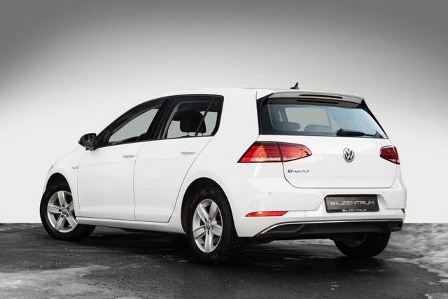 WVWZZZAUZJW900230 2018 VOLKSWAGEN GOLF-1