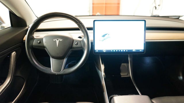 5YJ3E7EB2KF233156 2019 TESLA MODEL 3-5