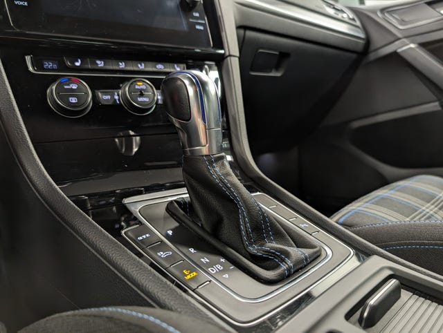 2018 VOLKSWAGEN GOLF - 32