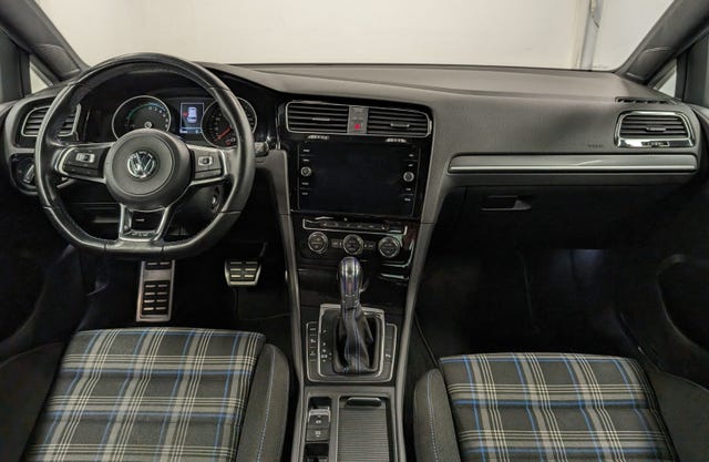 2018 VOLKSWAGEN GOLF - 24