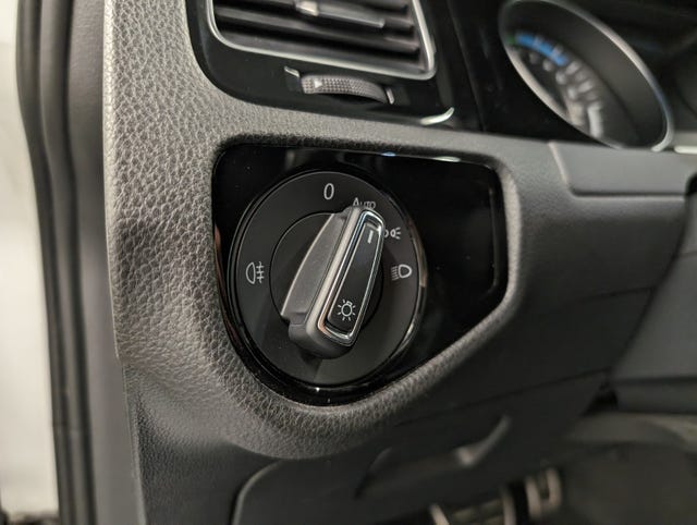 2018 VOLKSWAGEN GOLF - 23