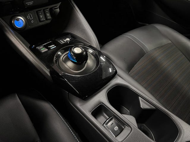 2021 NISSAN LEAF - 21