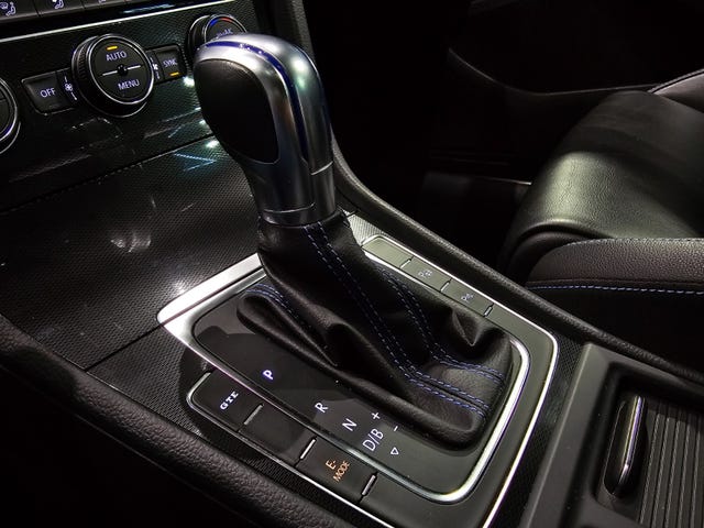 2015 VOLKSWAGEN GOLF - 28