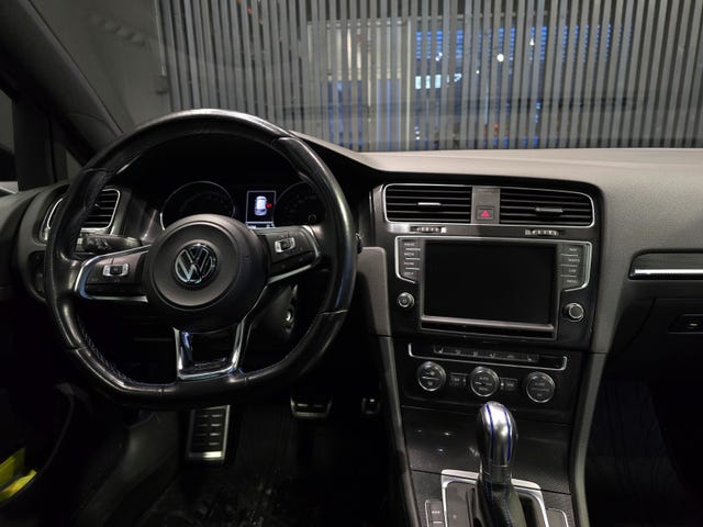 2015 VOLKSWAGEN GOLF - 19