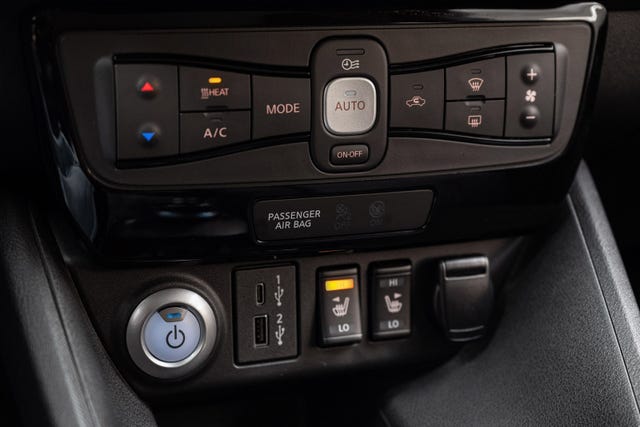 2022 NISSAN LEAF - 17