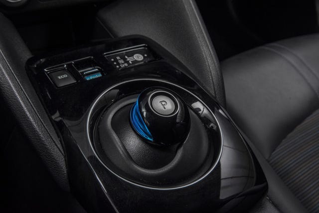 2020 NISSAN LEAF - 11