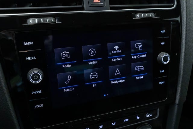 2018 VOLKSWAGEN GOLF - 27