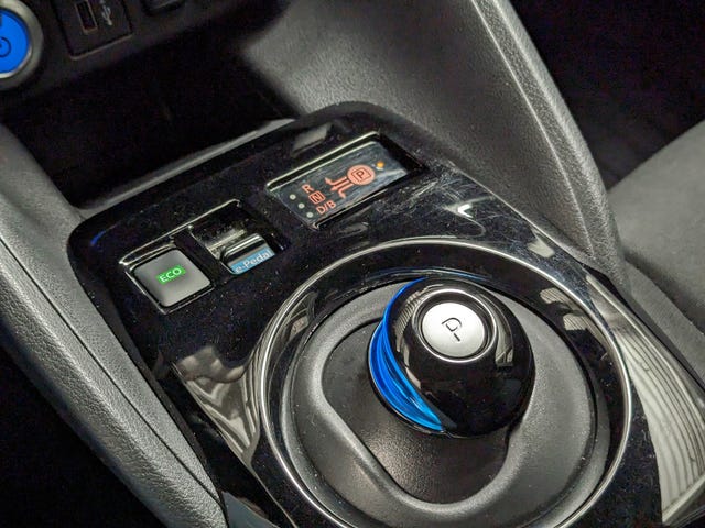2021 NISSAN LEAF - 23