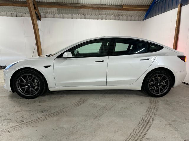 5YJ3E7EB9MF831957 2021 TESLA MODEL 3-4