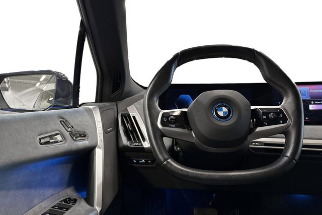 2022 BMW IX40 - 13
