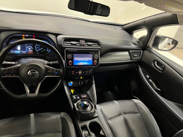 2018 NISSAN LEAF - 36