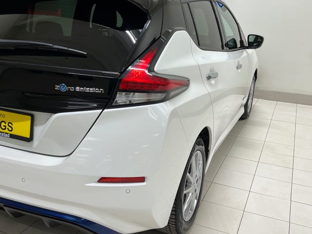 2018 NISSAN LEAF - 15