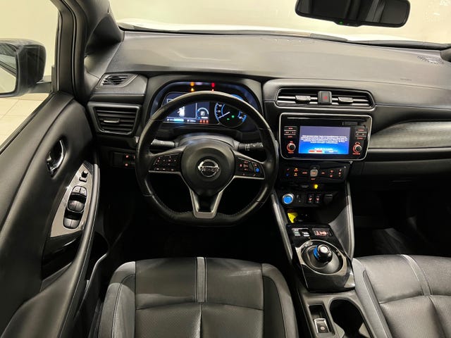 2018 NISSAN LEAF - 33
