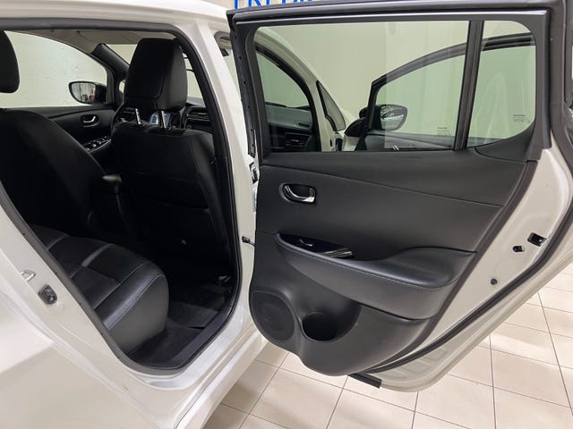 2018 NISSAN LEAF - 18